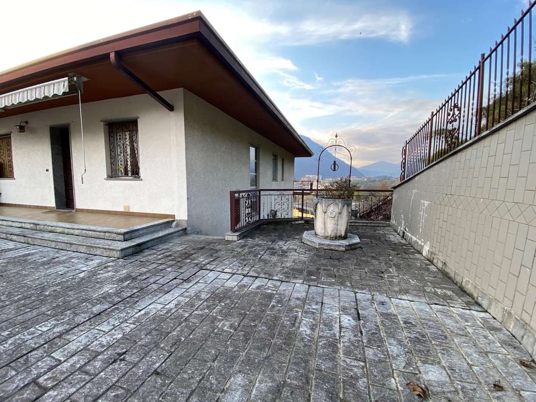 Casa indipendente con due appartamenmti gallery 3