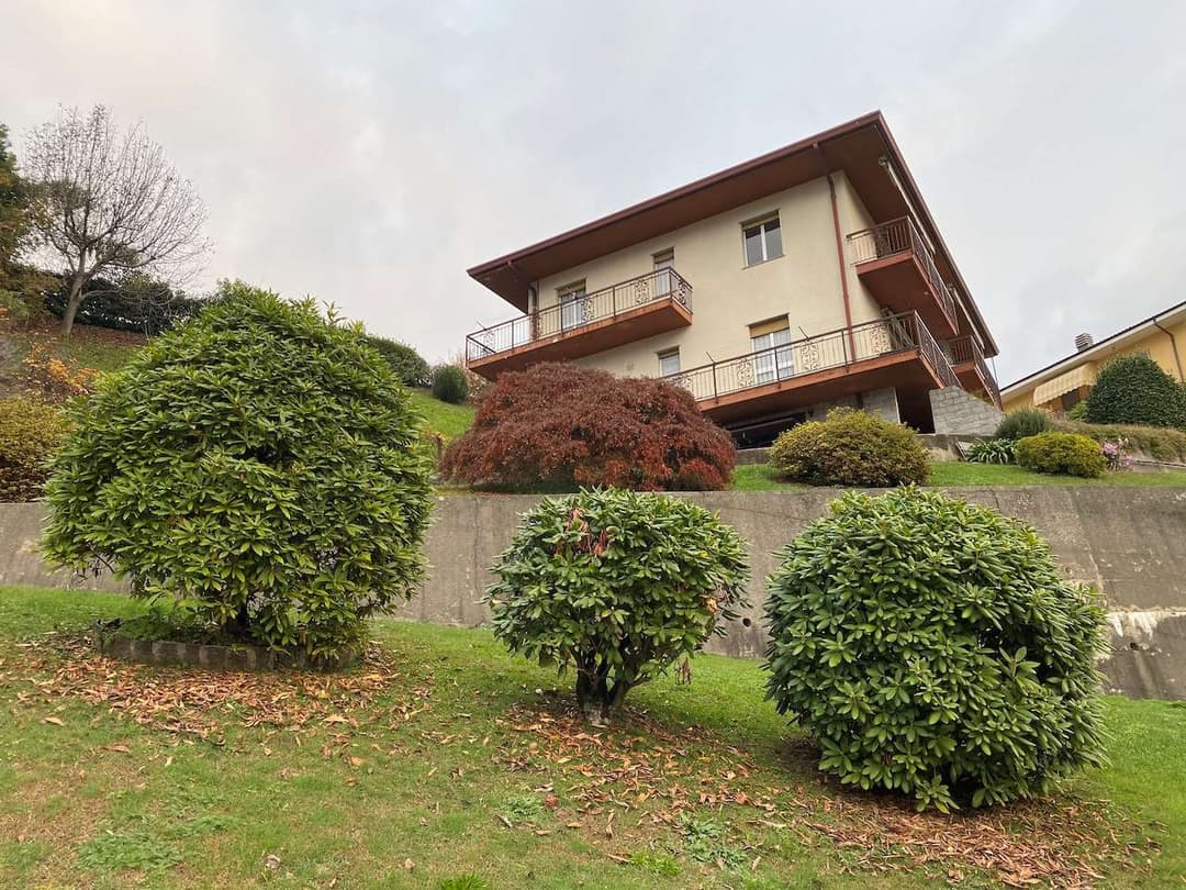 Casa indipendente con due appartamenmti gallery 1
