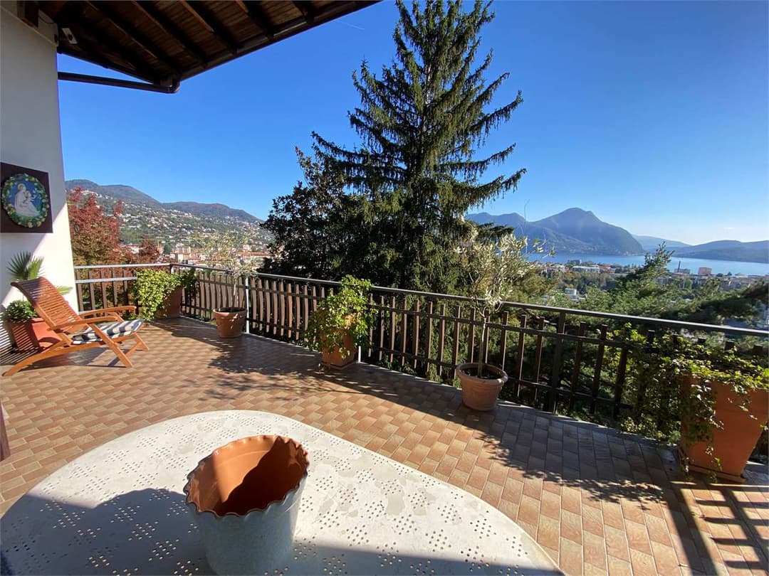 Villa di prestigio con vista panoramica del lago gallery 88