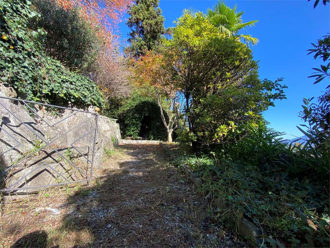 Villa di prestigio con vista panoramica del lago gallery 40