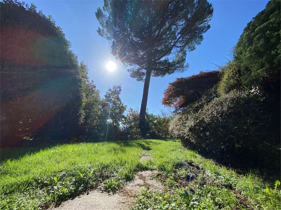 Villa di prestigio con vista panoramica del lago gallery 22