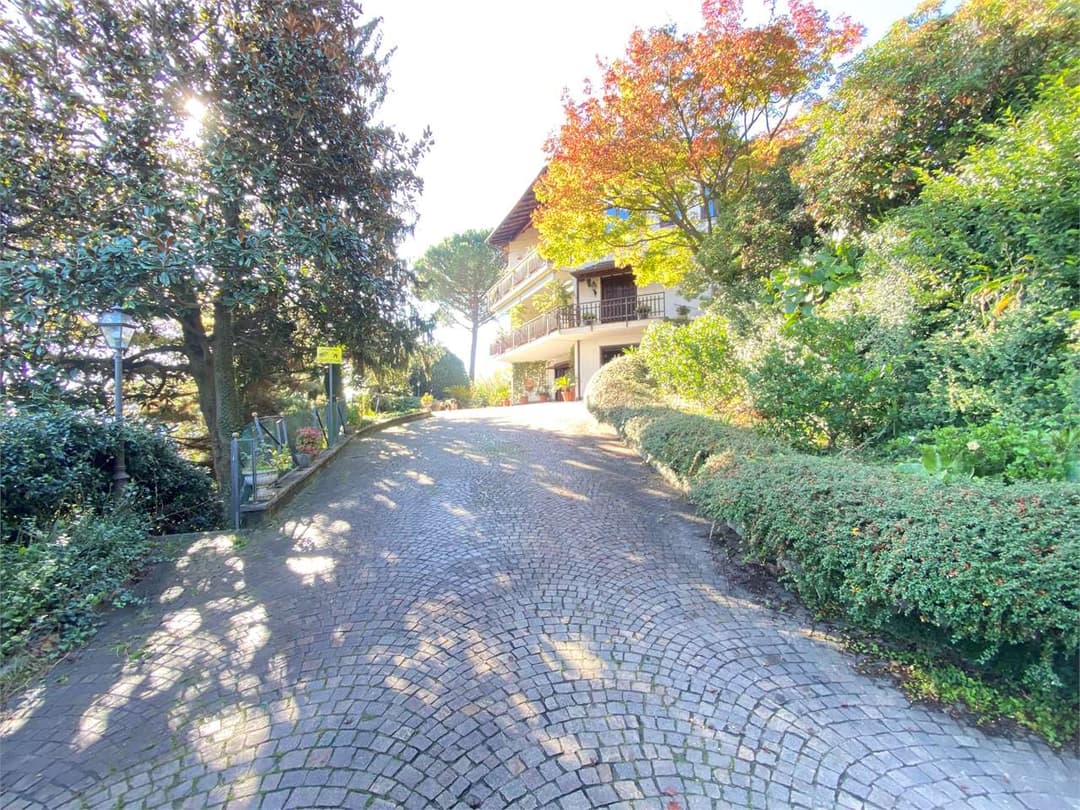 Villa di prestigio con vista panoramica del lago gallery 5