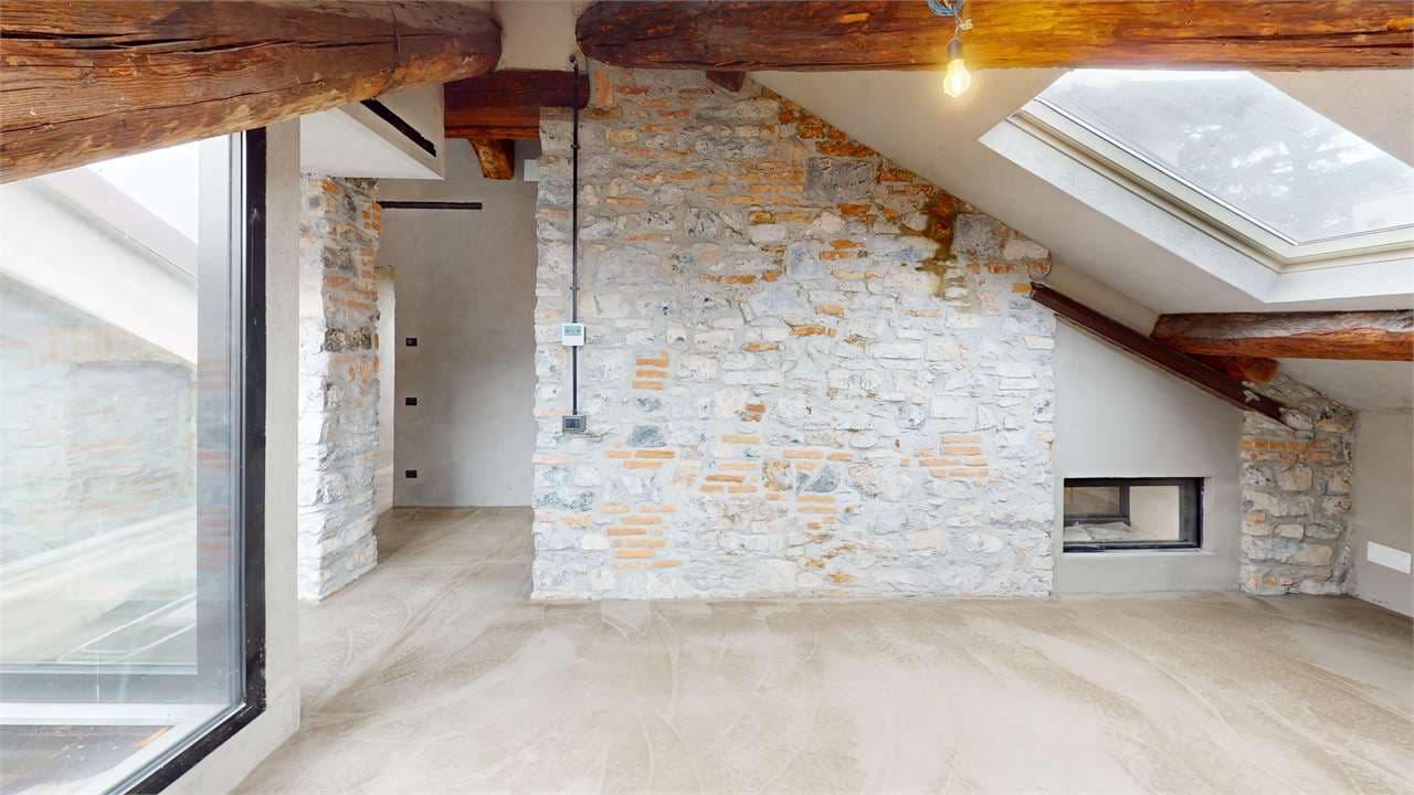 Attico in palazzo storico a COMO