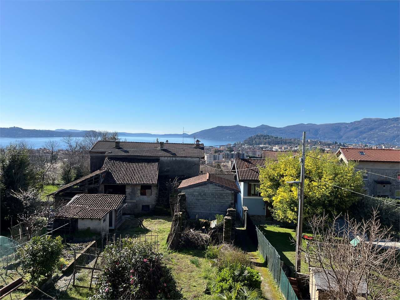 Vendita proprietà terra cielo a VERBANIA