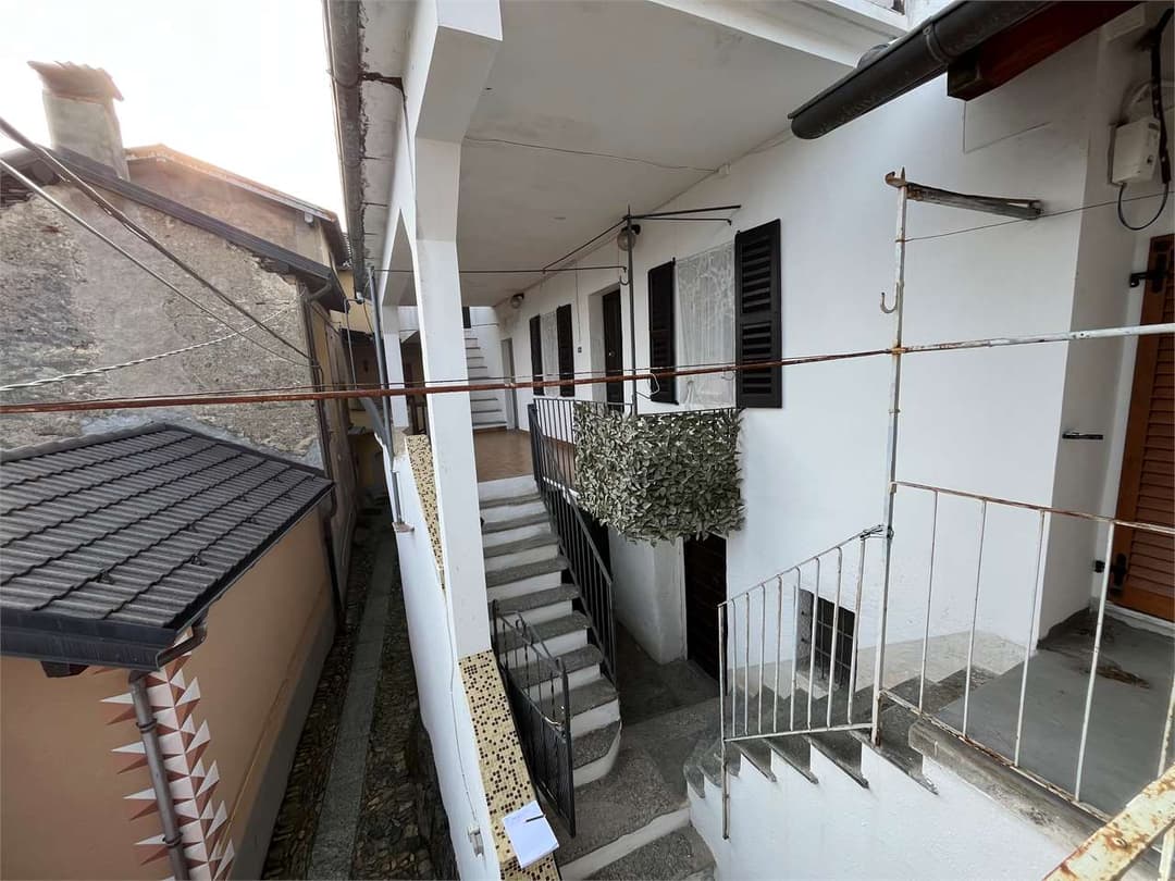 Casa indipendente a ungiasca vista lago gallery 41