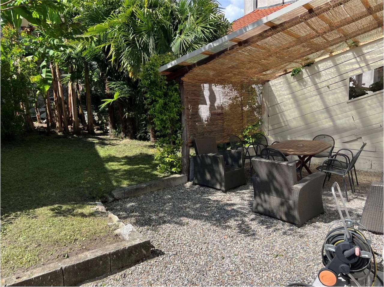 Bilocale con giardino a due passi dal lago