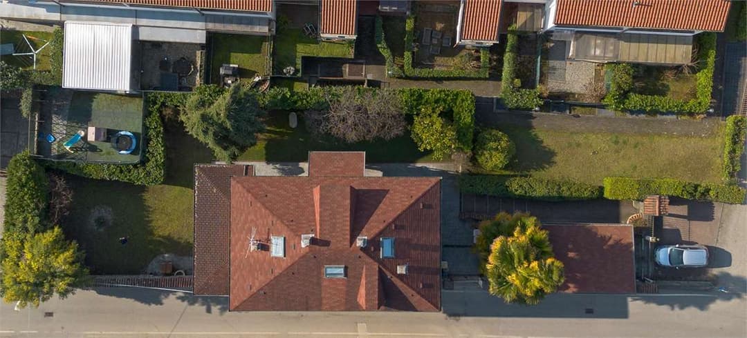 Casa indipendente con tre appartamenti e giardino gallery 5