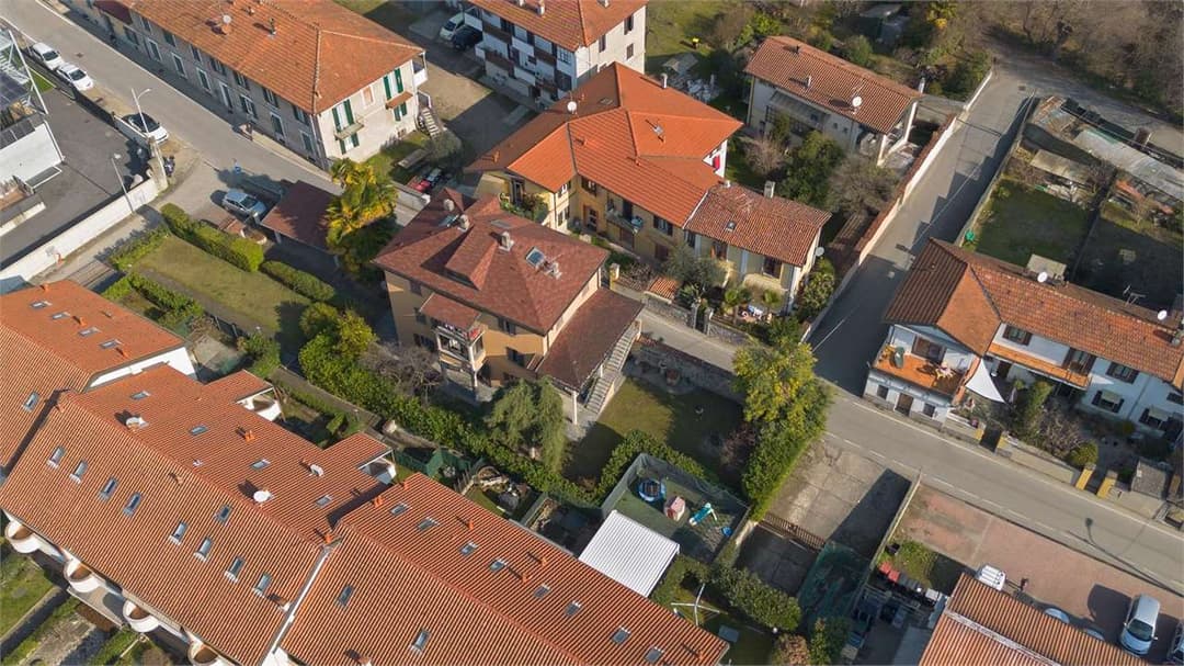 Casa indipendente con tre appartamenti e giardino gallery 7