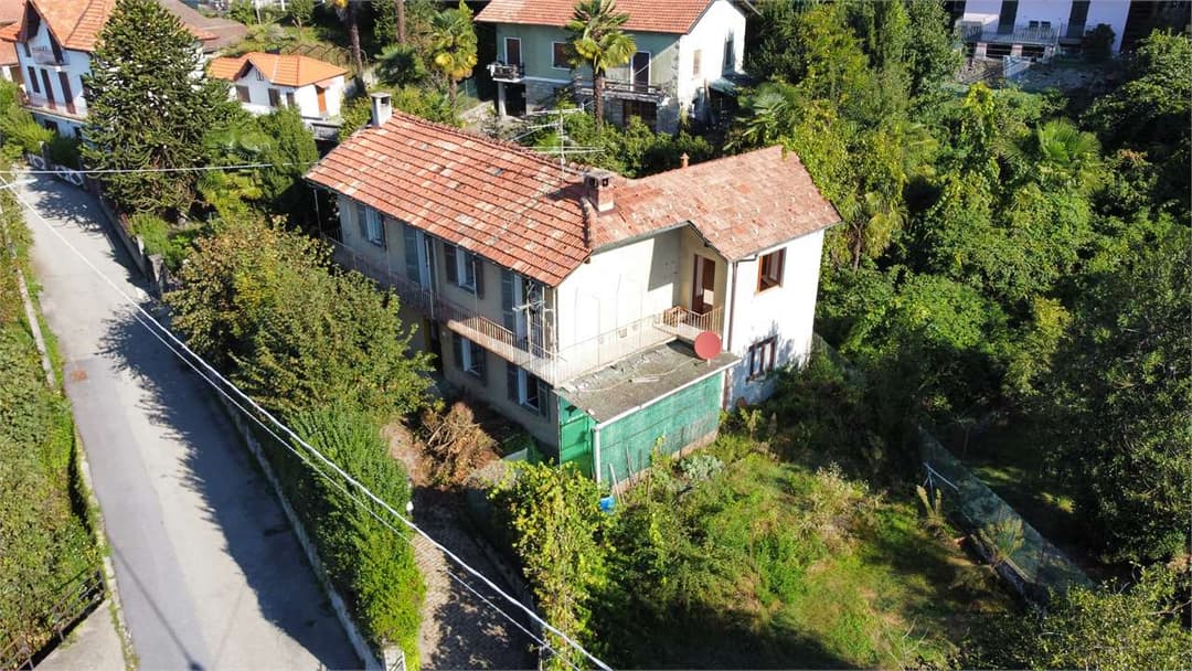 Casa indipendente di 150 mq con giardino e cantine in sasso – ampi spazi e grande potenziale gallery 1
