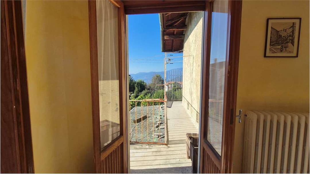 Casa indipendente di 150 mq con giardino e cantine in sasso – ampi spazi e grande potenziale gallery 5