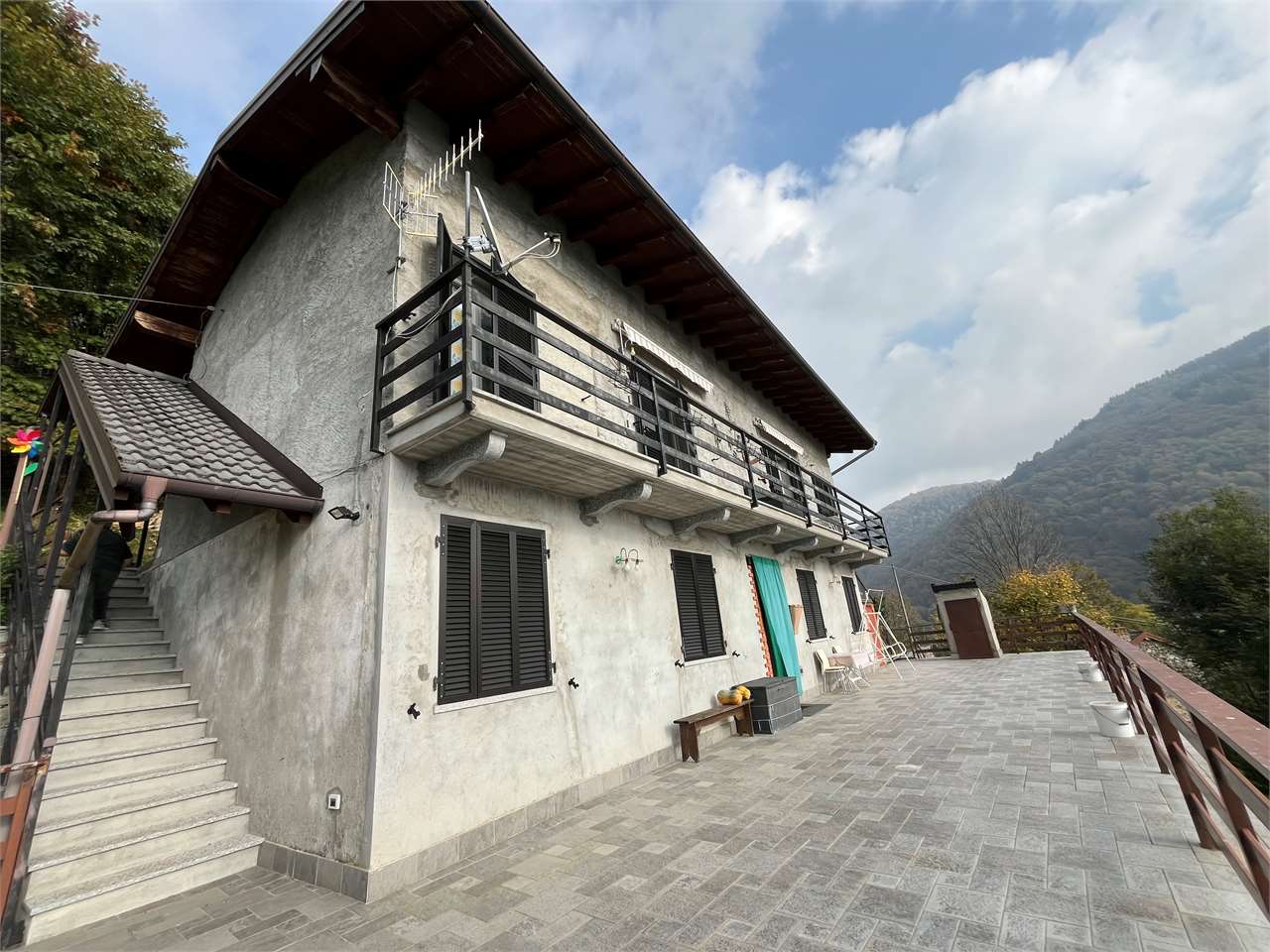 Casa indipendente con due appartamenti