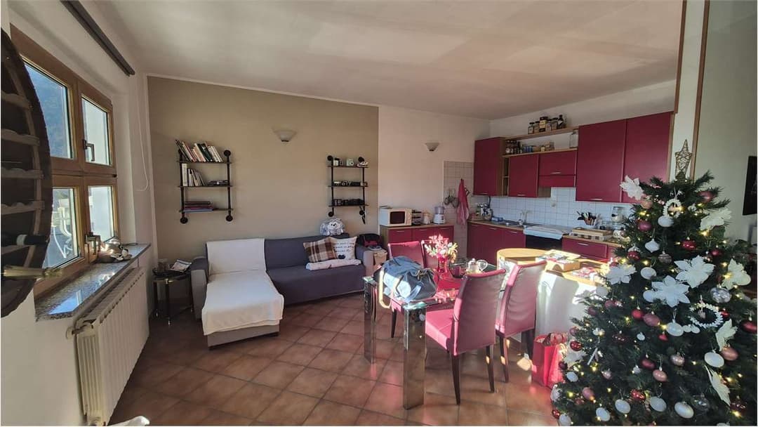 VERBANIA - possaccio: ampio trilocale di 100 mq ristrutturato e pronto da abitare gallery 1