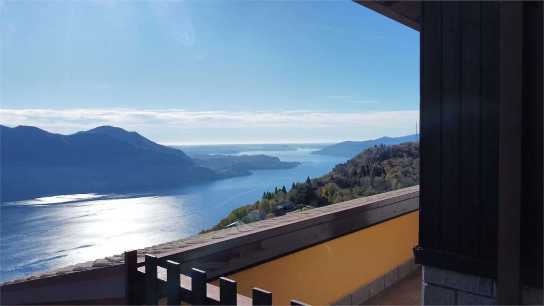 Villa panoramica con vista totale sul lago maggiore gallery 17