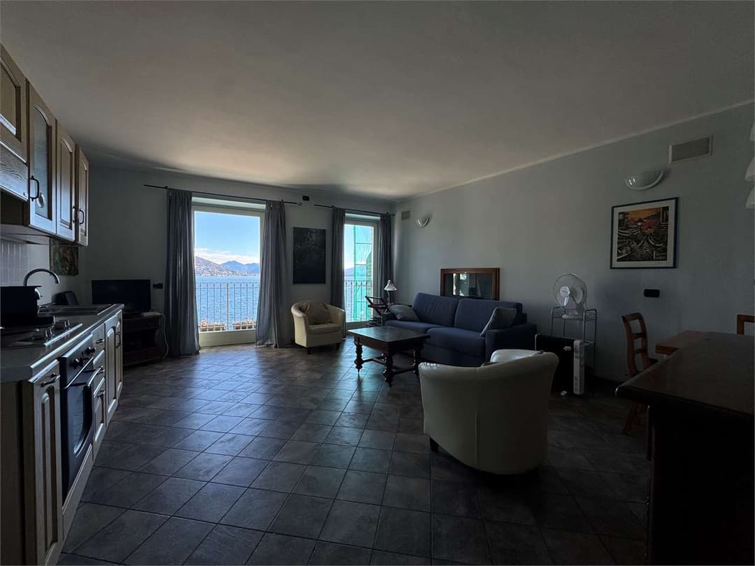 Bilocale fronte lago a feriolo gallery 6