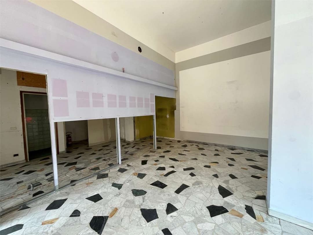 Negozio centro intra gallery 2