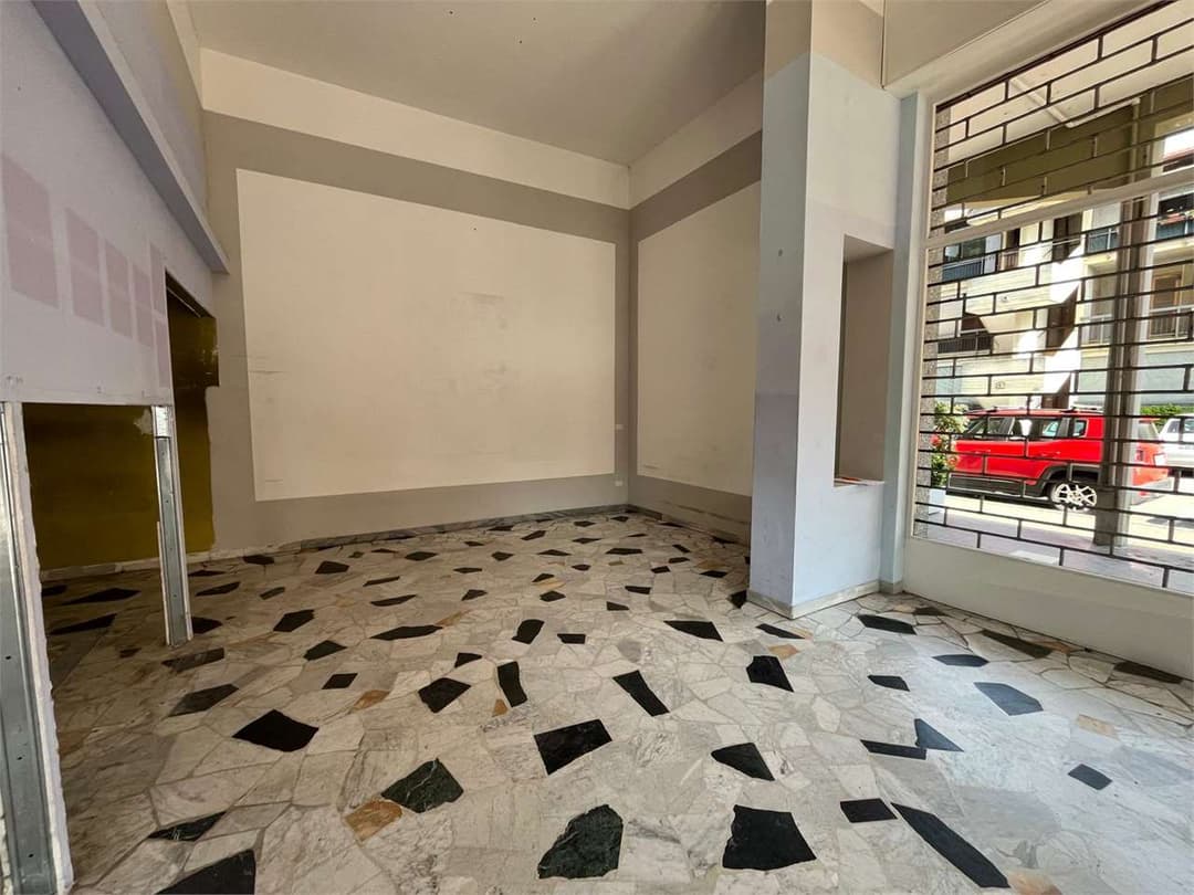 Negozio centro intra gallery 3