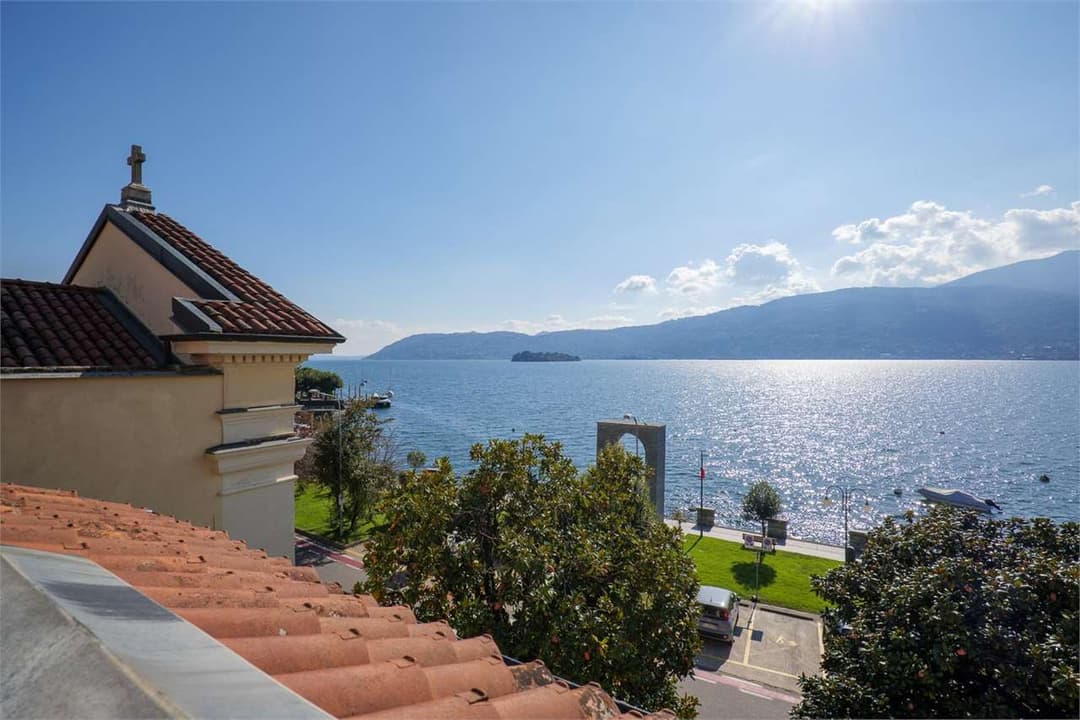 VERBANIA suna – fronte lago | una vera rarita’, un'autentica emozione sul lago maggiore gallery 1